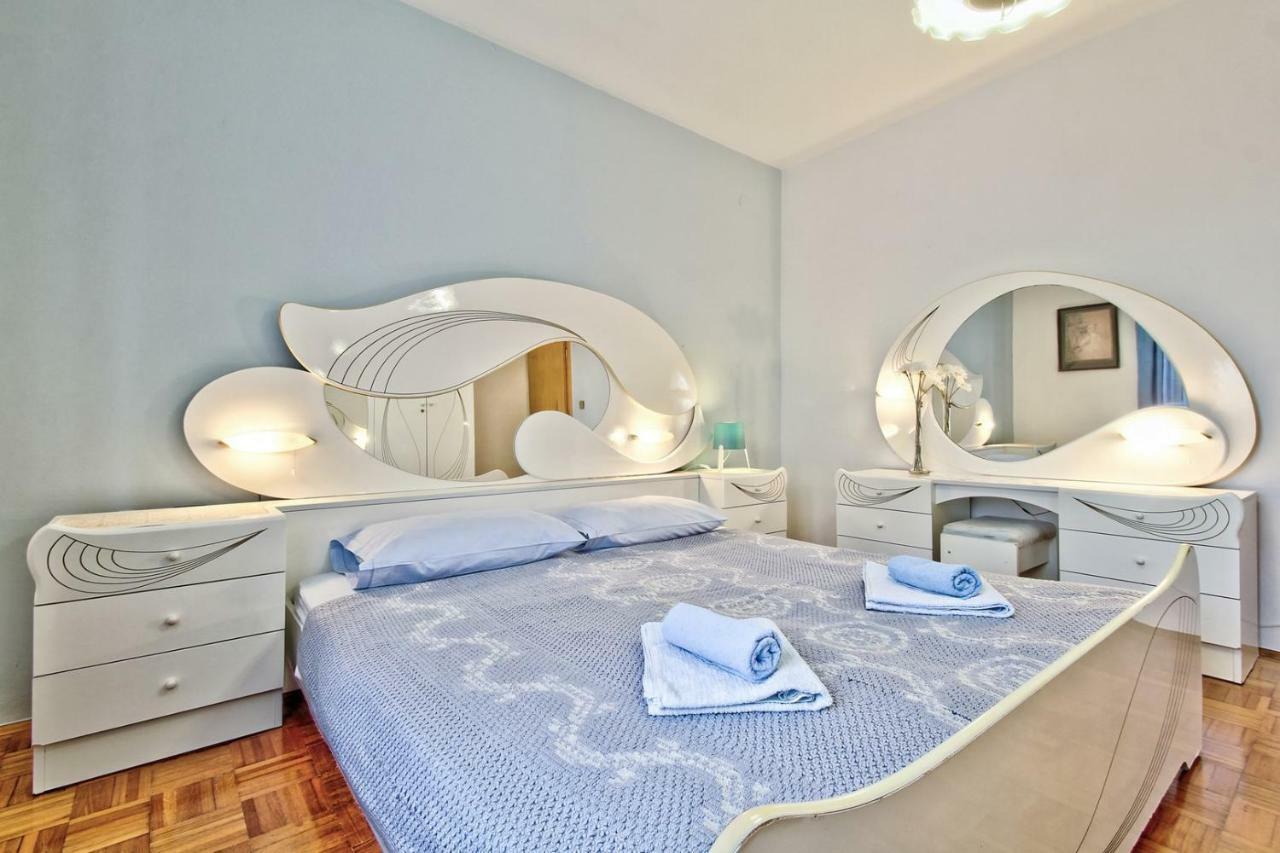 Gino House With Apartments Савудрия Экстерьер фото