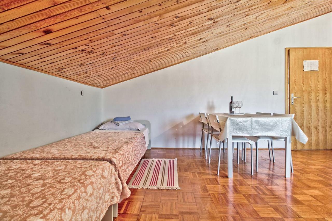 Gino House With Apartments Савудрия Экстерьер фото
